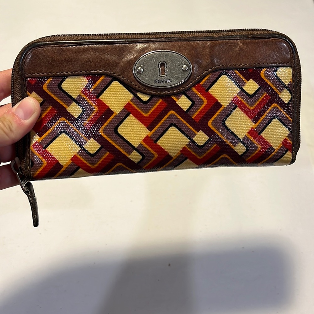 Vintage Fossil Key-per wallet. Brown 70’s style design. Many compartments!